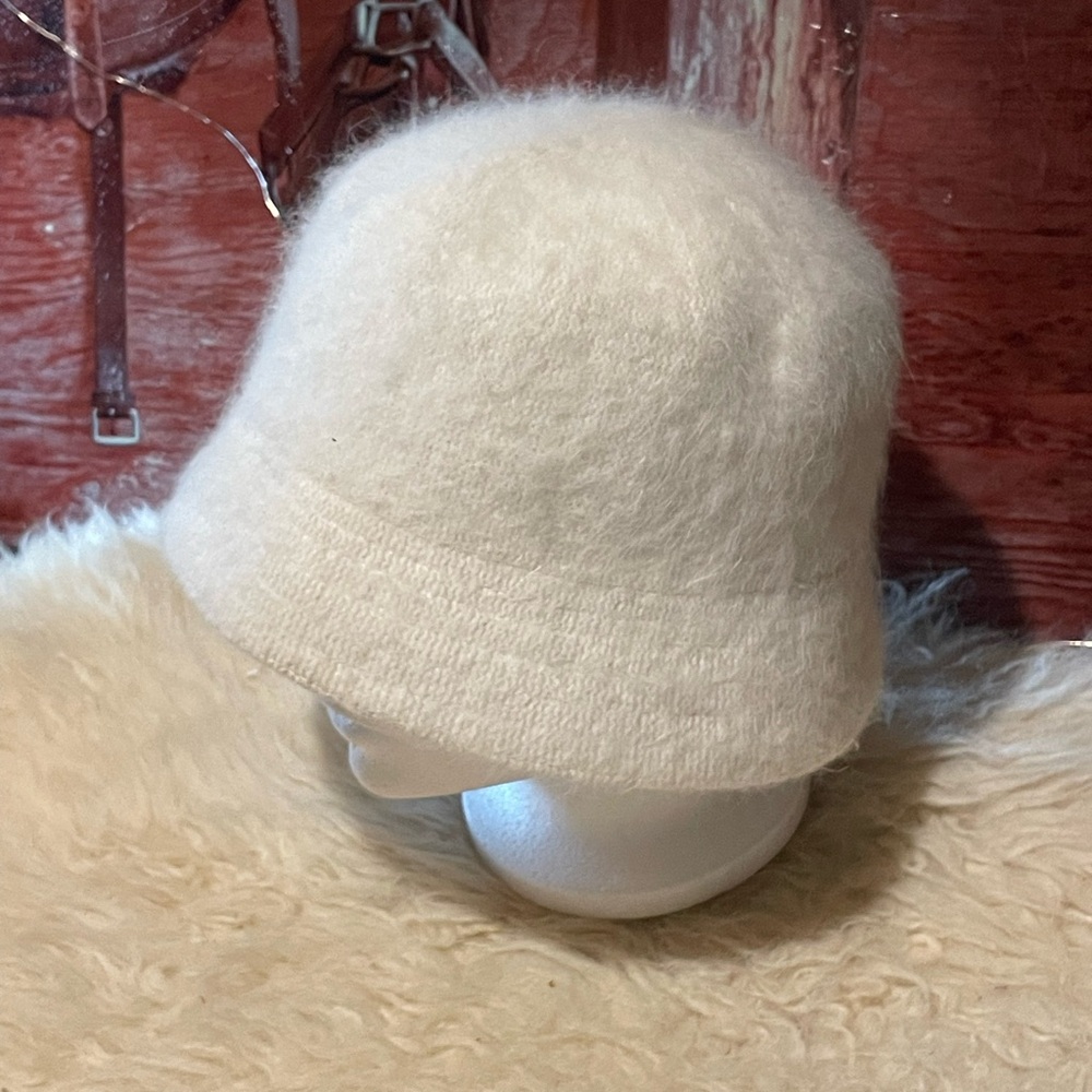 Smart Set Angora blend hat - Picture 3 of 4
